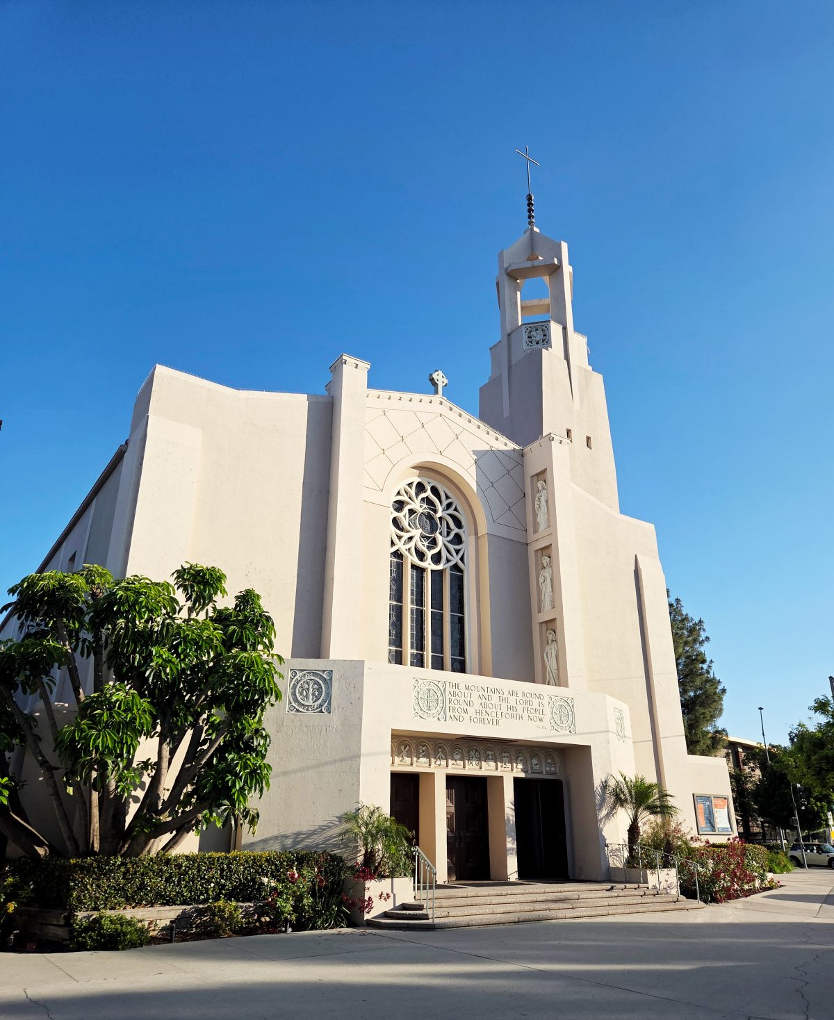 Iglesia Católica de San Finbar en Burbank, California.
