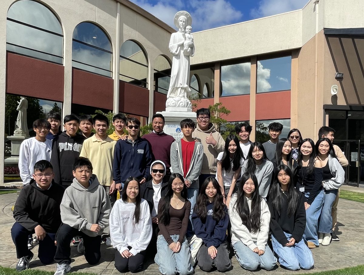 Una foto de grupo de una clase de catequesis.