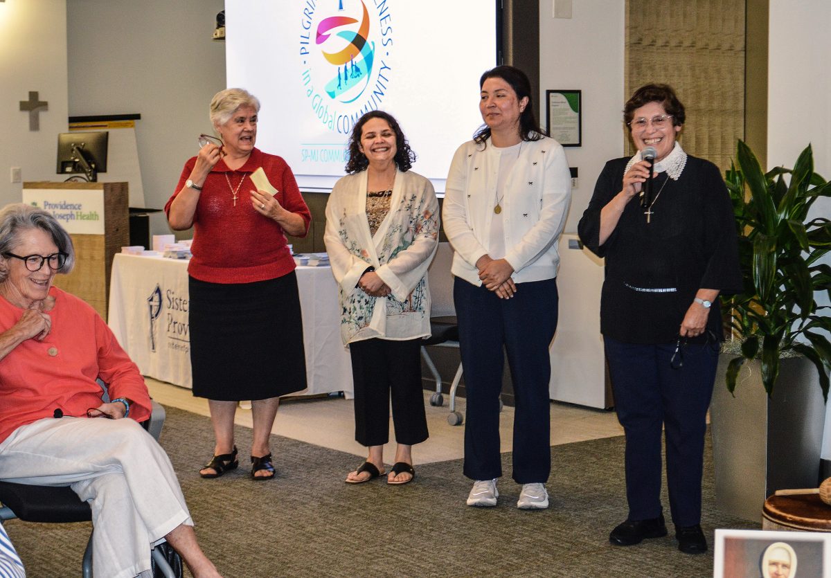 Cuatro Hermanas de la Providencia chilenas se dirigen a los asistentes en la edición de 2026 de los «Community Days».