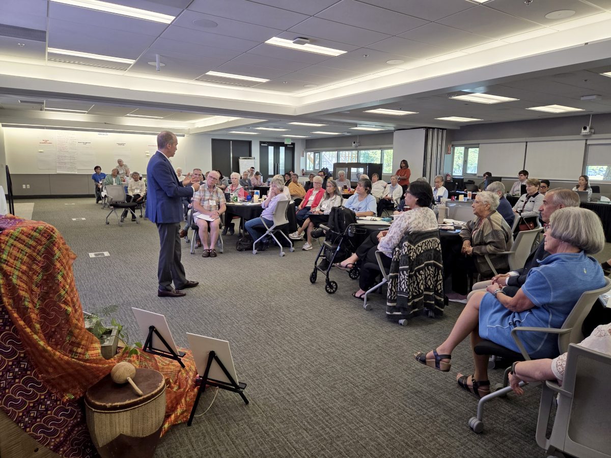 Erik Wexler, président-directeur général de Providence St. Joseph Health, prend la parole lors des « Community Days 2026 ».